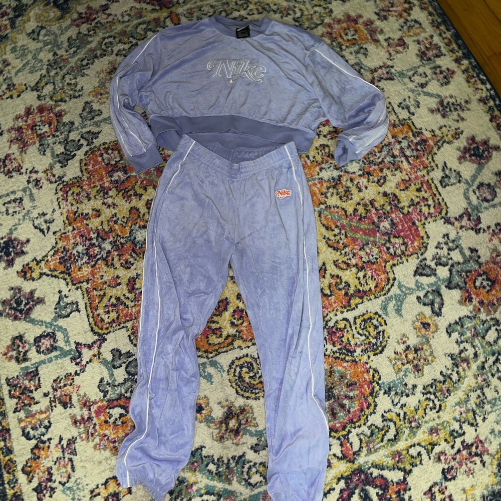 Nike Retro Sweat Suit… TOP & BOTTOMS